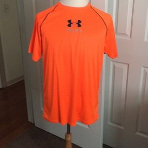 NWT MENS UNDER ARMOUR COMPRESSION SHIRT!!!